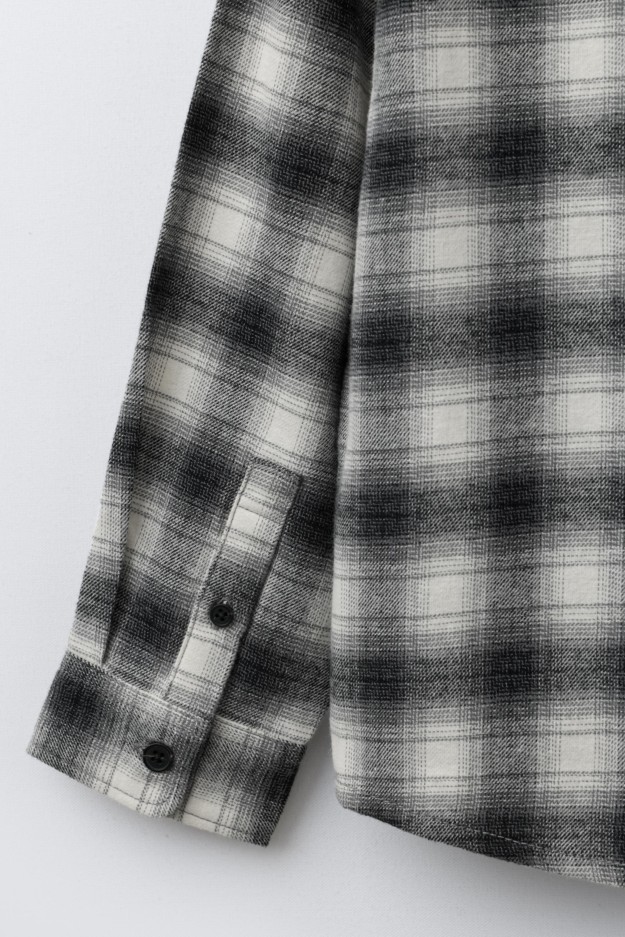 CHEMISE À CARREAUX AVEC INSCRIPTION BRODÉE